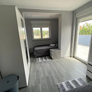  Apartment Maleo