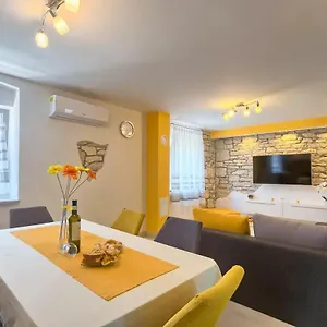  Apartment Viola ,2019